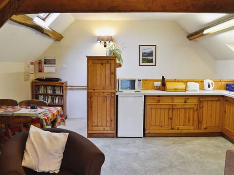 Open plan living/dining room and kitchen | Erw Goed Hen Stabl, Arthog, nr. Dolgellau