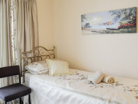 Peaceful twin bedroom | Cosy Corner, Bridlington
