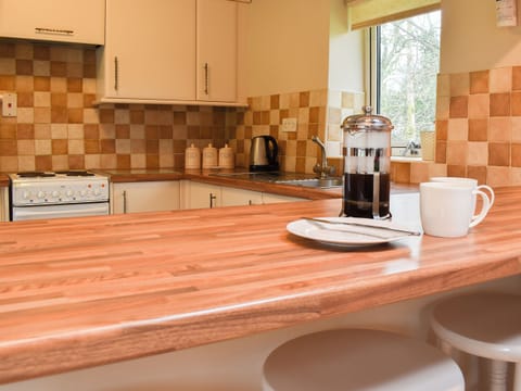 Wonderful breakfast bar in the kitchen | The Farriers - The Abbey Coach House, St. Mary’s Park, Windermere