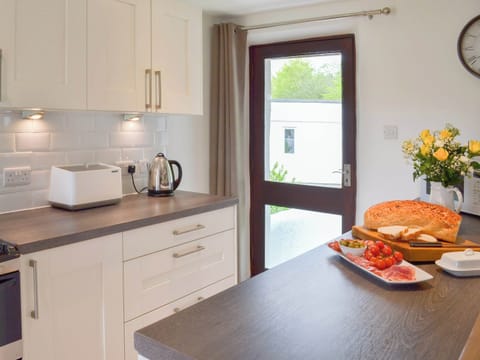 Well equipped kitchen | Sunset - Horselake Farm Cottages, Cheriton Bishop