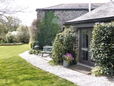 Main entrance and garden | Grain Store 1 - Little Polgrain Barns, Caerhays, near Tregony