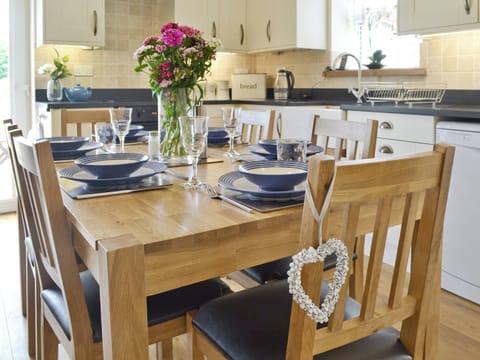 Open plan living/dining room/kitchen | Hen Weithdy, Rhostryfan, Caernarfon