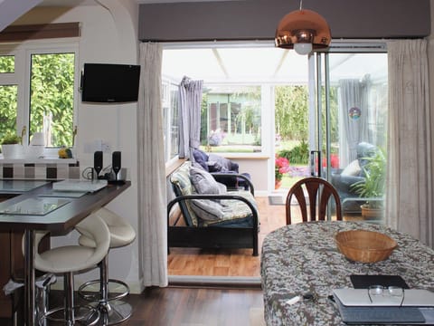 Light and airy dining area | Sandringham Heights, Paignton