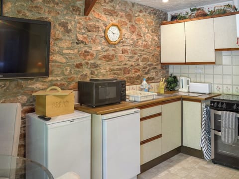 Well-equipped kitchen | The Garden Room - Cobblestones, Marldon, near Paignton