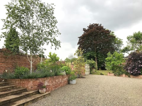 Garden and grounds | Wisteria Loft, The Coach House - Berrington House, Tenbury Wells