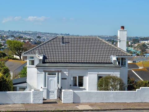 Deceptively spacious detached cottage | Rosehill, Paignton