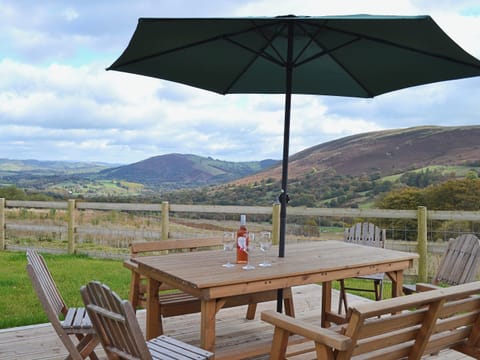 Sitting-out-area | Gorsddu, near Llanwrthwl, Powys