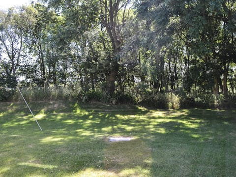 Mainly lawned garden | Bodwi Isaf - Bodwi Farm Cottages, Near Abersoch