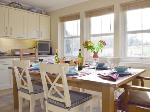 Convenient dining area within kitchen | Heather Croft - Hatton Cottages, Dunkeld, near Pitlochry