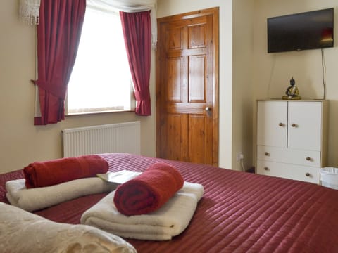 Light and airy double bedroom | Cefn Helyg Bach, Cemaes Bay