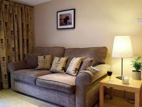 Living and dining room | The Bothy - The Inn Cottages, Muckhart, near Gleneagles