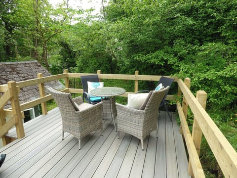 Sitting-out-area | Bridge Cottage, Penallt, Monmouthshire