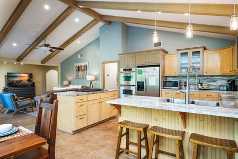 Full size kitchen and bar seating