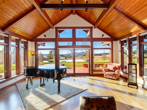 Large widows with views of the pond and valley