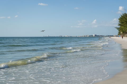 Beach nearby, sun loungers, beach towels