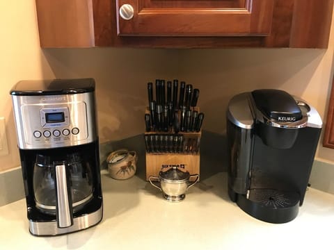 2 different coffee makers - including Keurig!