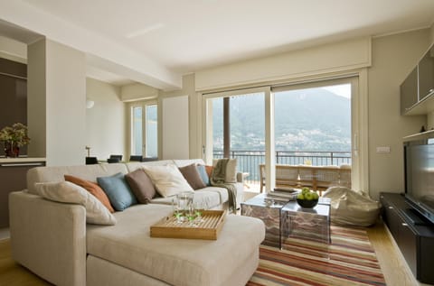 Open plan living. Executive Garden Apartment With Pool And Lake Views, Laglio