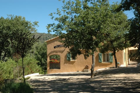 Arrival to the residence 'Les Lavandes du lac'