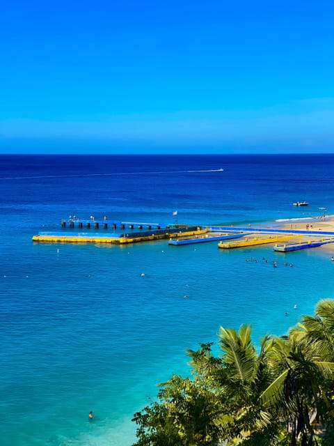 Beach nearby, sun loungers, beach towels