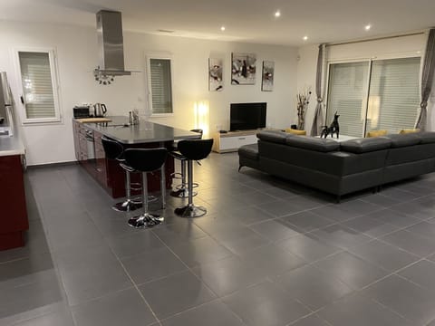 Villa with swimming pool, bowling green and panoramic view Villa in Provence-Alpes-Côte d'Azur