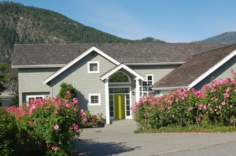 Front entry from street