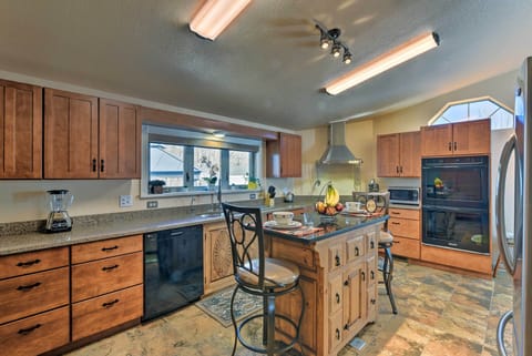 The fully equipped kitchen boasts new appliances & sleek, stylish furnishings.