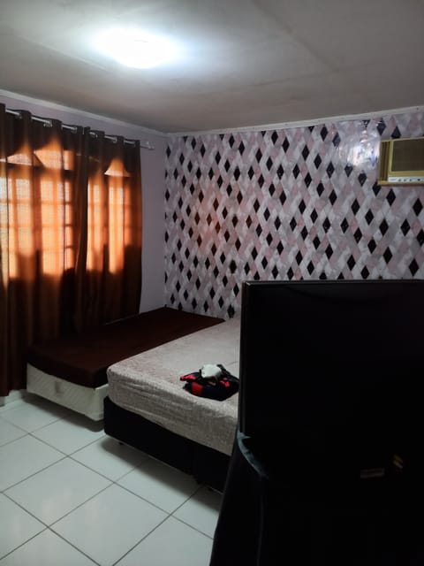 5 bedrooms, in-room safe, desk, iron/ironing board