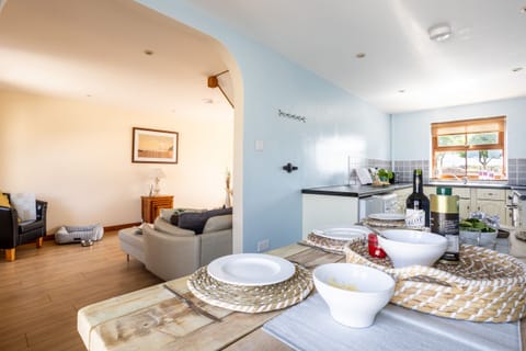 The Granary - Through to Lounge