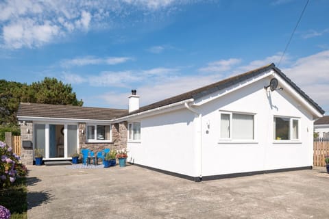 Chelford Driveway - Rhosneigr