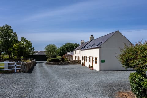 Y Stabl Drive way - Llanfaelog
