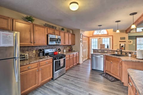 Fridge, stovetop, dishwasher, coffee/tea maker