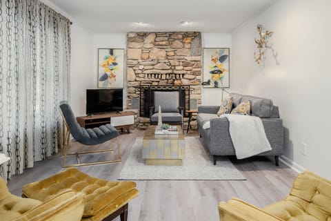 A little mountain glam - comfortable, modern cabin