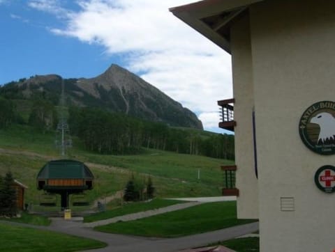 You will love to enjoy a relaxing vacation at this prime destination!