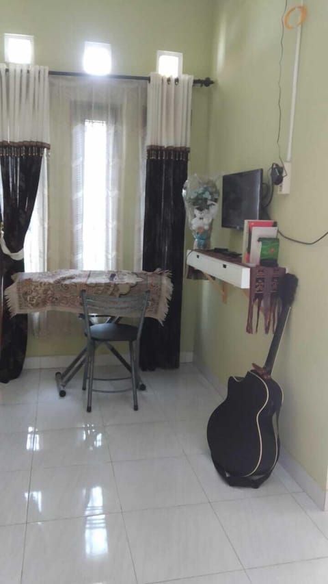 Livng room where you can play piano, guitar or watching TV