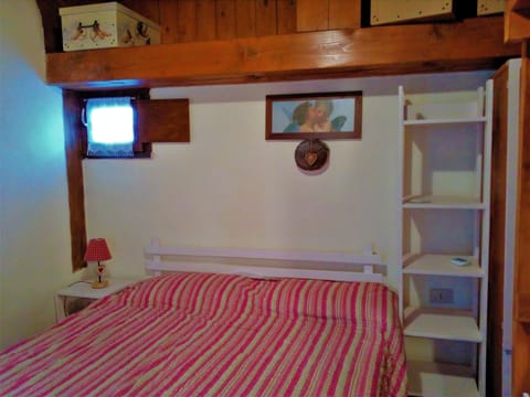 2 bedrooms, in-room safe, iron/ironing board, bed sheets