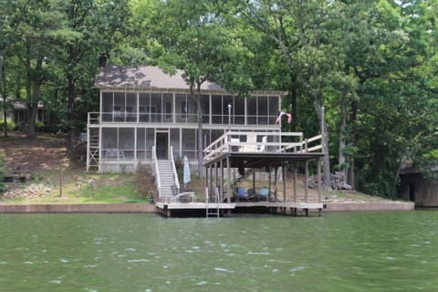 Perfect setting for a family vacation. Cabin with clean water on Wilson lake.