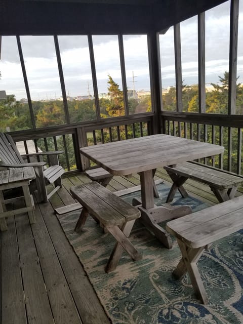 screened in porch off the kitchen, great to watch the sunset