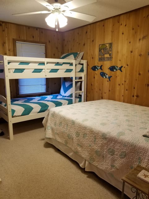 Queen size bed and bunkbeds bedroom #2