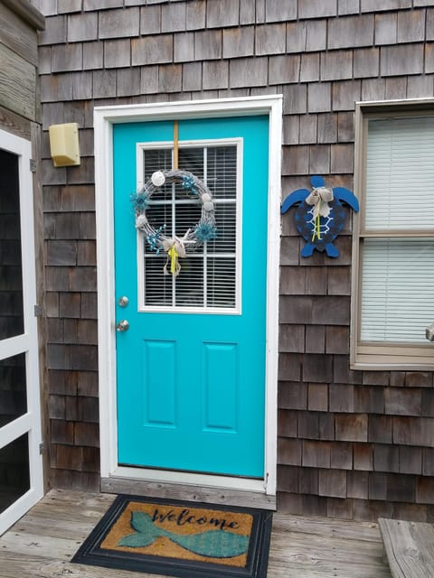 front door, welcoming you to Beach Blessings 