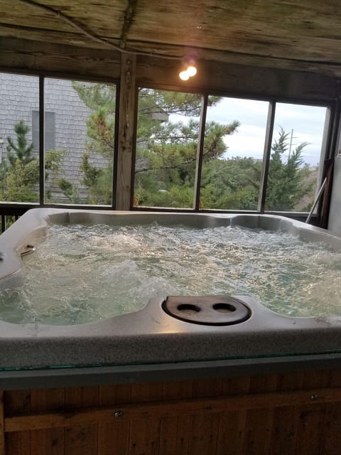 8 person hot tub