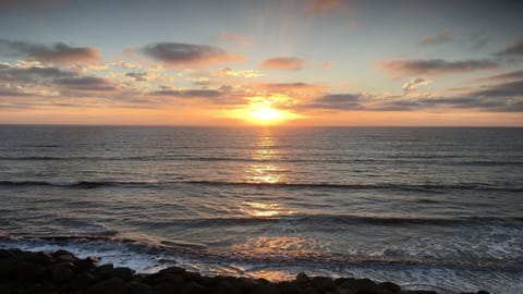 Beach nearby, sun loungers, beach towels