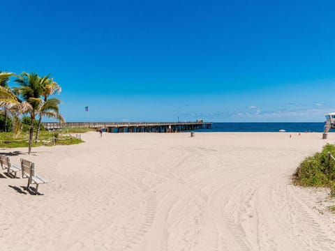 Beach nearby, sun loungers, beach towels