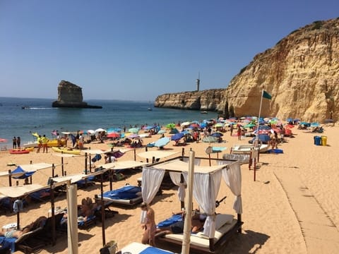 Beach nearby, sun loungers, beach towels