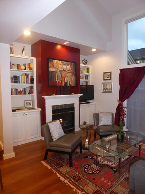 The gas fireplace for cozy evenings is the center of the living room