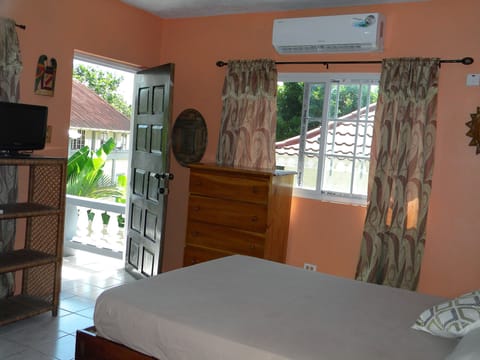 7 bedrooms, in-room safe, desk, iron/ironing board