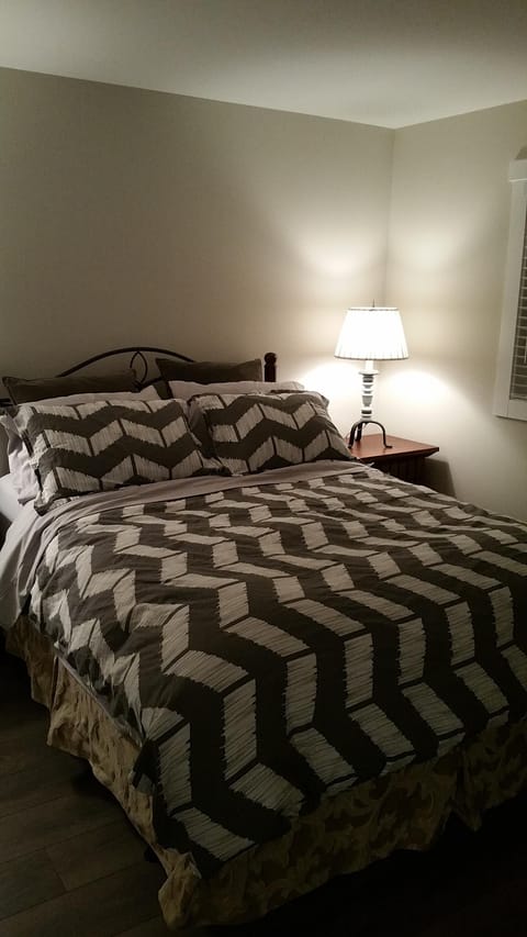 Spacious one bedroom with queen size bed and cheater ensuite bathroom