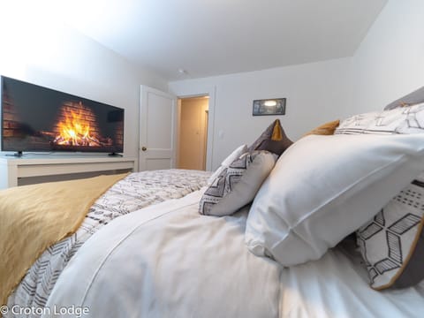 Bedroom1: Get comfortable and relax in a queen bed with a 50" 4K smart TV.