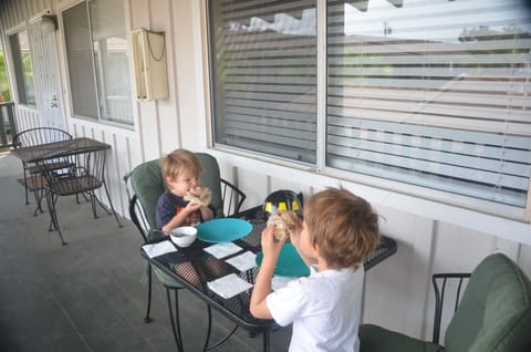 Start the day with breakfast on the lanai.