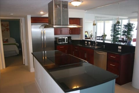 Private kitchen | Fridge, microwave, oven, stovetop