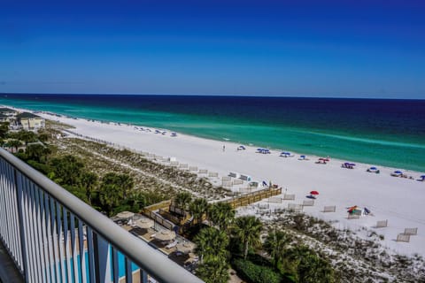 Beach nearby, sun loungers, beach towels